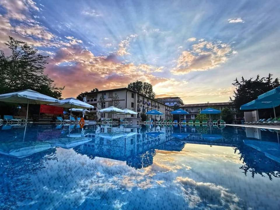 Q Hotel Neptun Kültér fotó