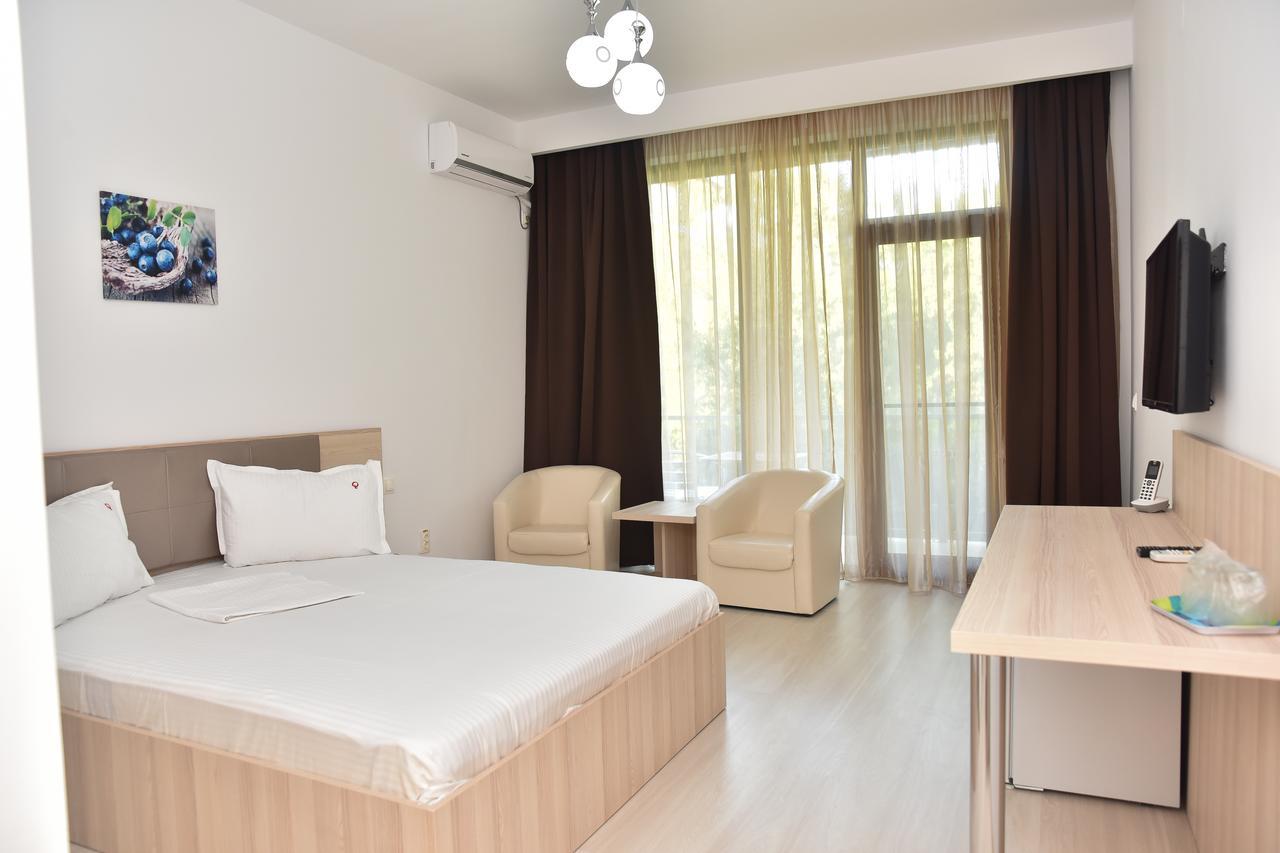 Q Hotel Neptun Kültér fotó