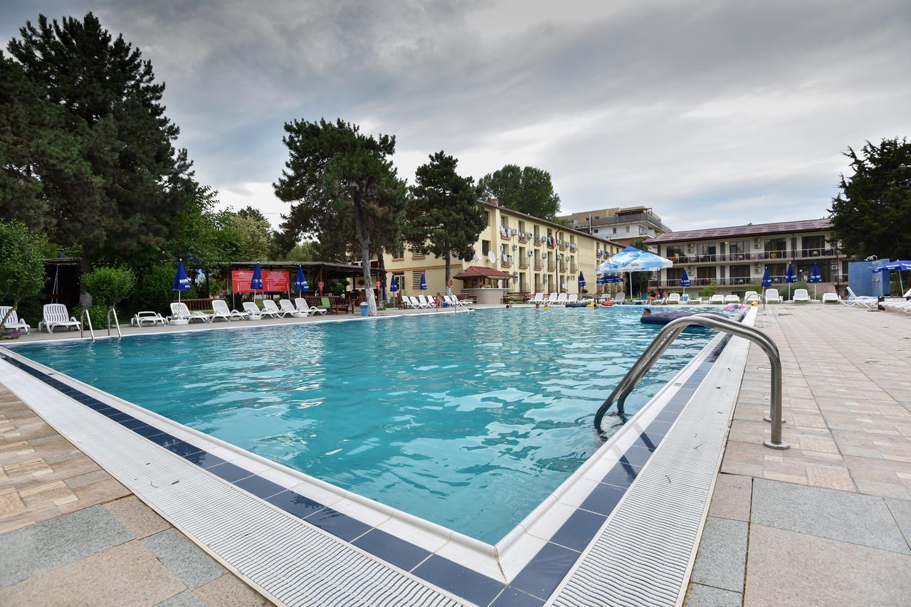 Q Hotel Neptun Kültér fotó